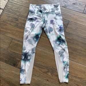 EUC- Athleta Watercolor Pocket Salutations
